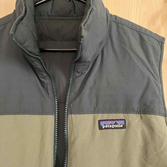 Reversible down vest in forest green - Picture 1 of 5